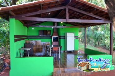 Rancho Kauan para Alugar em Miguelopolis - Quiosque com Área Gourmet