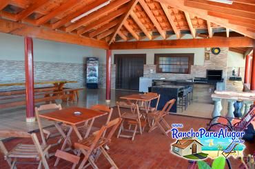 Rancho Meirival 3 para Alugar em Miguelopolis - Varanda com Área Gourmet