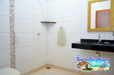 Rancho do Ronaldo para Alugar e à Venda em Miguelopolis - Banheiro na Casa