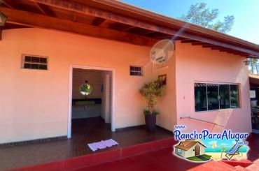 Rancho do Wagnão 1 para Alugar em Miguelopolis - Banheiros e Cozinha ao Lado do Quiosque