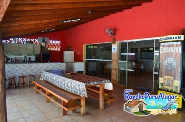 Rancho Giroldo 1 para Alugar em Miguelopolis - Varanda com Área Gourmet