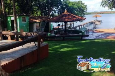 Rancho Sossego do Didi para Alugar em Miguelopolis - Vista da Piscina para o Quiosque