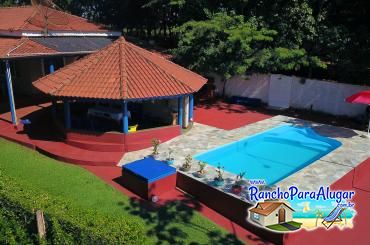 Rancho do Sossego para Alugar em Miguelopolis - Piscina ao Lado do Quiosque