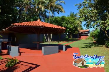 Rancho Tô de Boa para Alugar em Miguelopolis - Vista do Quiosque para a Piscina