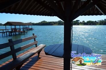 Rancho Tô de Boa para Alugar em Miguelopolis - Quiosque Sobre o Píer