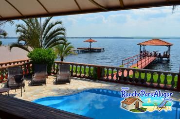 Rancho Meirival 4 para Alugar em Miguelopolis - Vista da Varanda para a Piscina