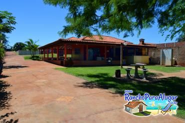 Rancho São Miguel À Venda em Miguelopolis - Mesinhas ao Lado da Varanda