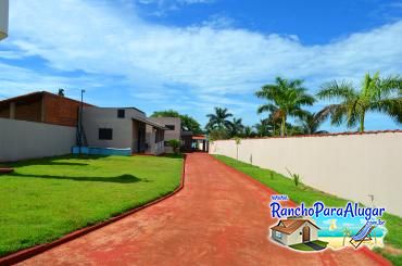 Rancho Laura Mariana para Alugar em Miguelopolis - Estacionamento Interno