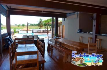 Rancho Imperador para Alugar e à Venda em Miguelopolis - Varanda com Área Gourmet