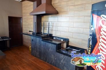 Rancho Imperador para Alugar e à Venda em Miguelopolis - Churrasqueira e Fogão a Lenha