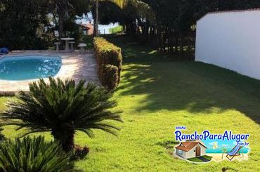 Rancho Alvorada para Alugar em Miguelopolis - Vista da Casa para a Piscina