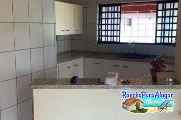 Rancho Edison Cazali para Alugar e à Venda em Ibiraci - Cozinha na Casa