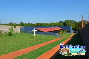 Rancho Recanto da Amora para Alugar em Miguelopolis - Estacionamento Interno