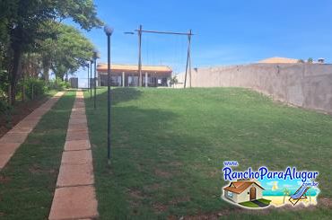 Rancho Pontal do Rio Grande 2 para Alugar em Miguelopolis - Balanço ao Lado da Piscina