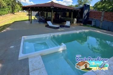 Rancho Chales do Rio Grande para Alugar em Miguelopolis - Piscina com Hidromassagem