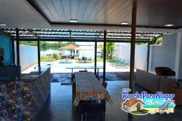 Rancho Bom de Peixe para Alugar em Miguelopolis - Vista da Varada para a Piscina