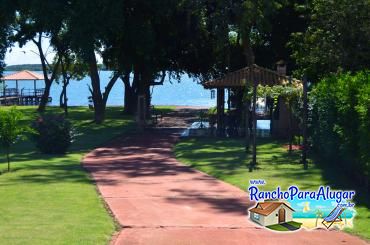 Rancho Caribe do Piska para Alugar em Miguelopolis - Vista da Piscina para o Quiosque