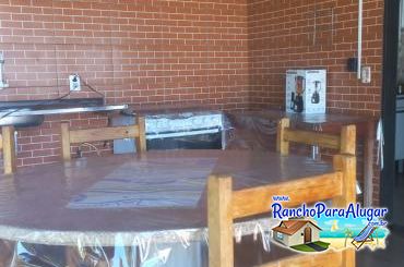 Rancho Recanto Verde para Alugar em Miguelopolis - Cozinha e Área de Churrasco