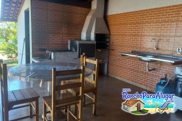 Rancho Recanto Verde para Alugar em Miguelopolis - Cozinha e Área de Churrasco