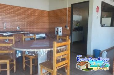 Rancho Recanto Verde para Alugar em Miguelopolis - Cozinha e Área de Churrasco