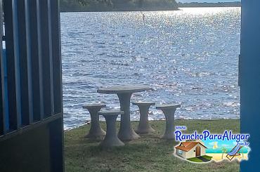 Rancho Recanto Verde para Alugar em Miguelopolis - Mesinha as Margens do Rio