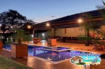 Rancho Recanto das Palmeiras 2 para Alugar em Miguelopolis - Piscina ao Lado da Área Gourmet