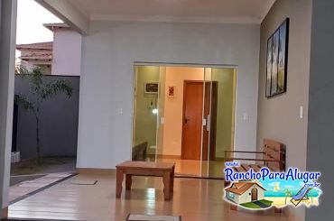 Rancho Recanto das Palmeiras 2 para Alugar em Miguelopolis - Varanda na Casa