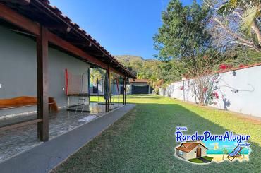 Rancho Só Encanto para Alugar em Ibiraci - Varanda ao Lado da Casa