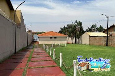 Rancho América para Alugar em Miguelopolis - Estacionamento Interno