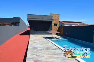 Rancho Gold para Alugar em Miguelopolis - Vista da Piscina para a Área Gourmet