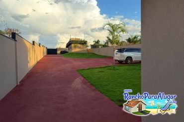 Rancho Diamante para Alugar em Miguelopolis - Estacionamento Interno