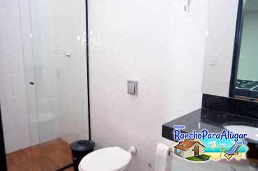 Rancho J.R para Alugar em Miguelopolis - Interior dos Banheiros