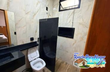 Rancho Meirival 7 para Alugar em Miguelopolis - Interior dos Banheiros
