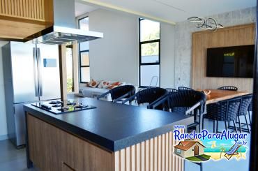 Rancho Flamboyant para Alugar em Miguelopolis - Vista da Cozinha para a Sala