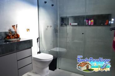 Rancho Flamboyant para Alugar em Miguelopolis - Banheiro da Suite 1