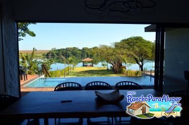 Rancho Flamboyant para Alugar em Miguelopolis - Vista da Área Gourmet para a Piscina