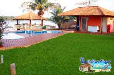 Rancho Recreio 3 para Alugar em Miguelopolis - Vista da Casa para a Área de Churrasco