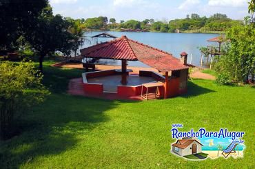 Rancho do Soneca para Alugar em Miguelopolis - Vista da Piscina para o Quiosque