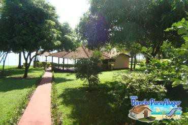 Rancho do Peixe - Pacu para Alugar em Miguelopolis - Vista da Casa Para o Quiosque