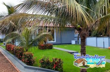 Rancho do Vale - Nº 40 para Alugar e à Venda em Miguelopolis - Vista da Piscina para a Casa