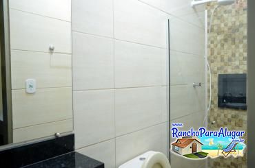 Rancho Gambi para Alugar em Miguelopolis - Banheiro da Suites