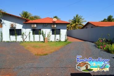 Rancho Oliveira para Alugar em Miguelopolis - Estacionamento Interno